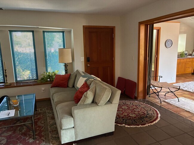 Foto del edificio - Gorgeous North Davis 3 bedroom available now!