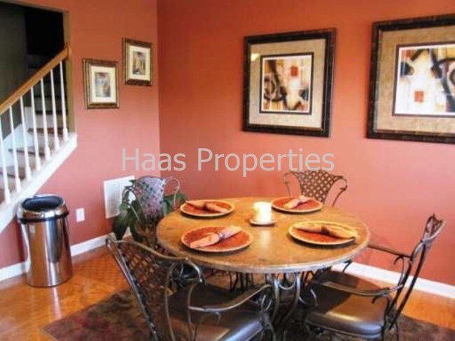 Building Photo - 1777 Highlands View Dr