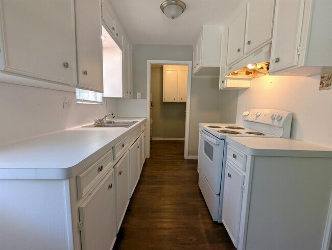 Building Photo - 14095 Bimbo Ln