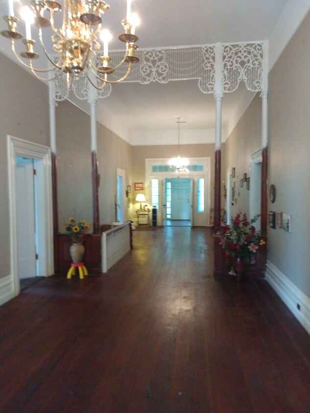 huge corridor - 103 Centreville St