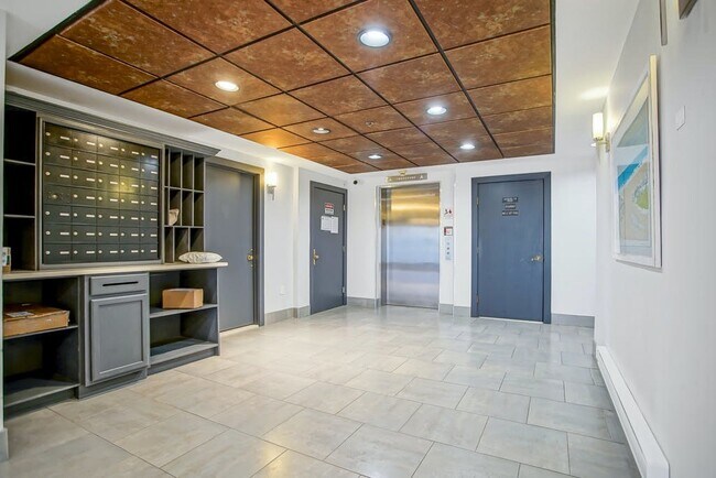 Foto del edificio - 711 Clinton St