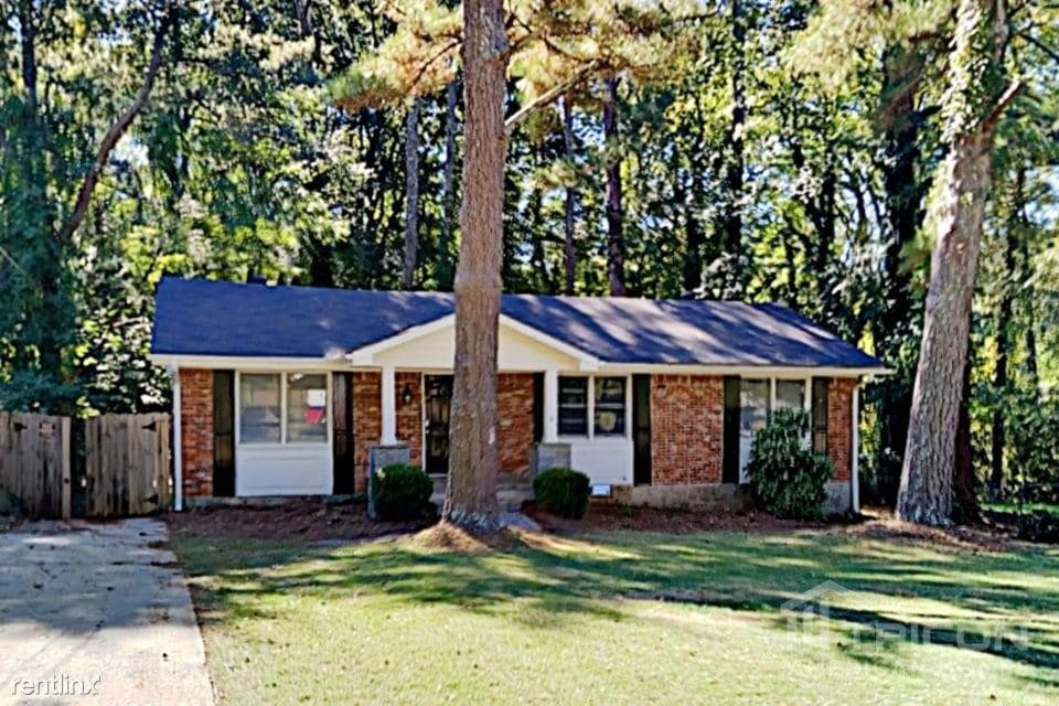 Primary Photo - 1325 Richard Rd