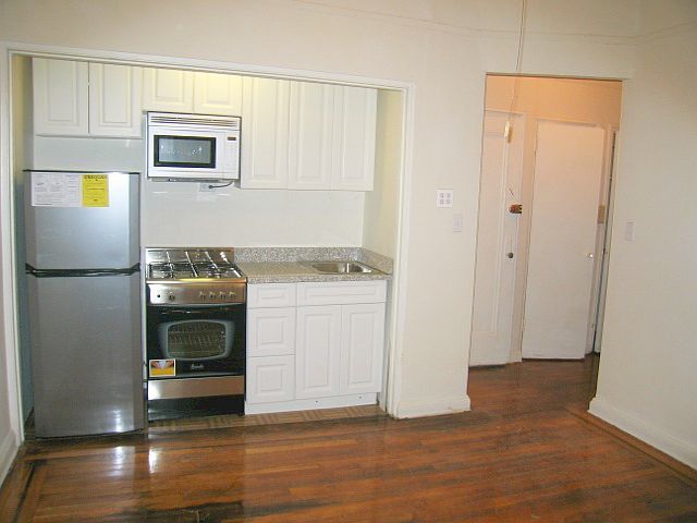 Primary Photo - 349 E 92nd St