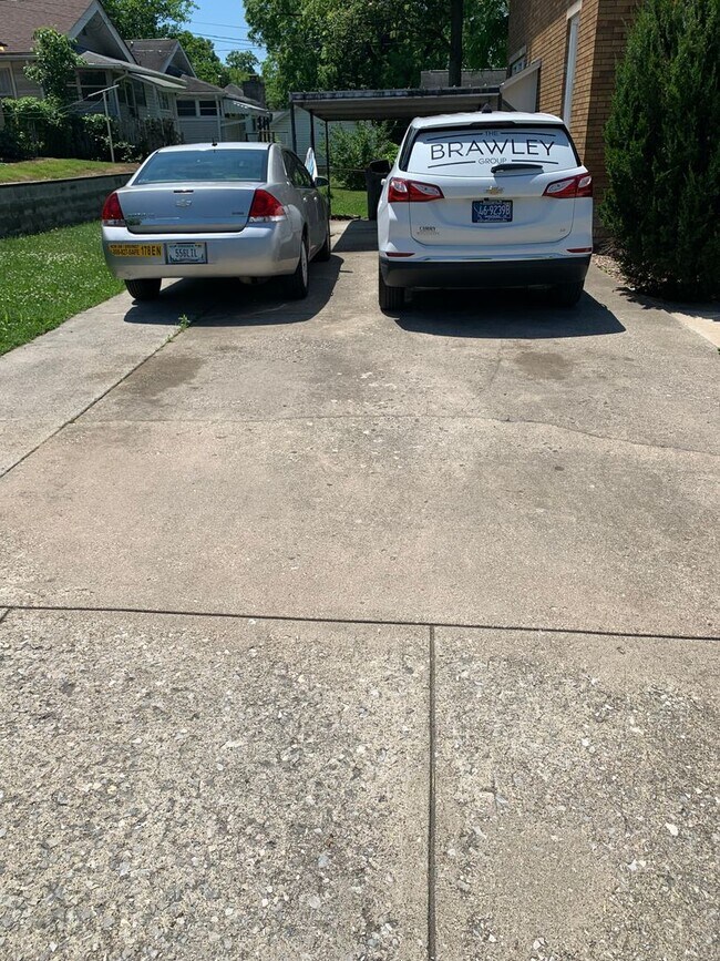 Foto del edificio - 5 Bed, 2.5 Bath House ****AVAILABLE AUGUST 2027****