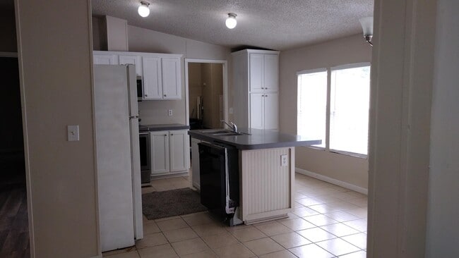 Building Photo - 814 Mercedes Benz Ct