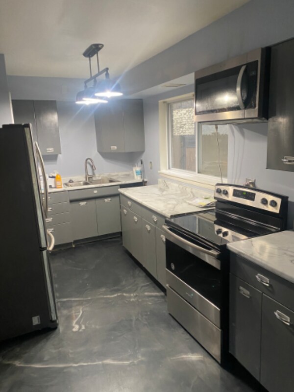 8697 Circle Dr Unit Rear, Brookfield, IL 60513 Room for Rent in