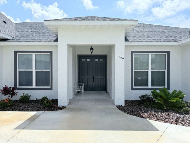 Foto del edificio - 5 Bedroom and 6 Bathroom, Lake view House