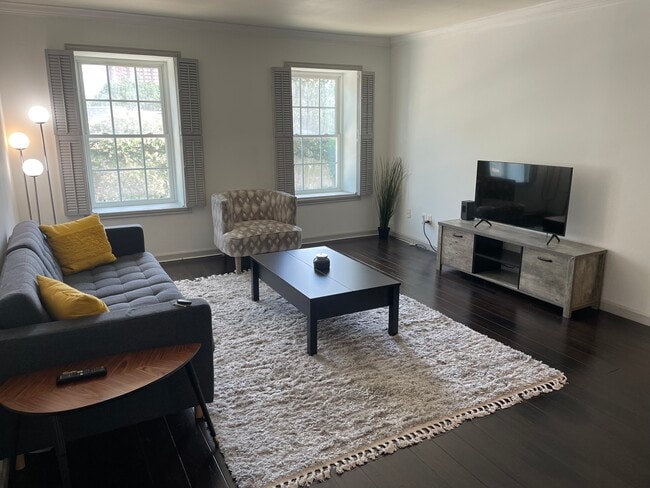 Photo - 361 N Post Oak Ln (Houston, TX) Apartment