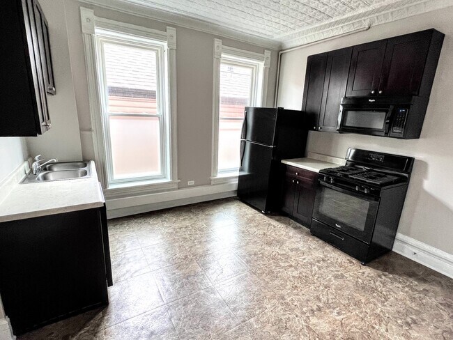 Building Photo - 1744 W 18th Pl