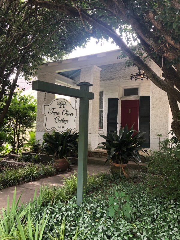 102 St Charles Ave, Natchez, MS 39120 House Rental in Natchez, MS