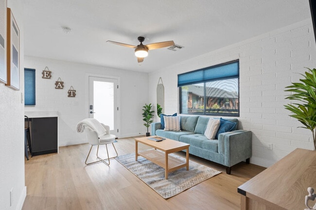 Building Photo - 4407 N 13th Pl