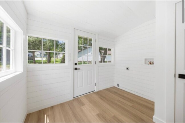 Foto del edificio - 322 E 15th St