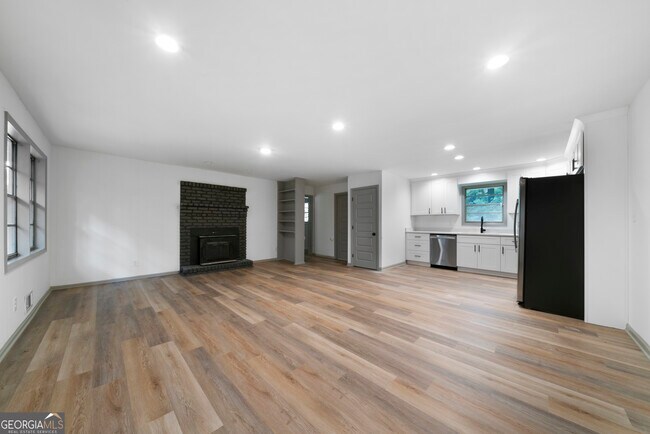 Building Photo - 6410 South Gordon Rd SW