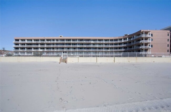 Building Photo - 830 Shore Rd