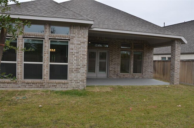 Building Photo - 19611 Lake Bosque Dr