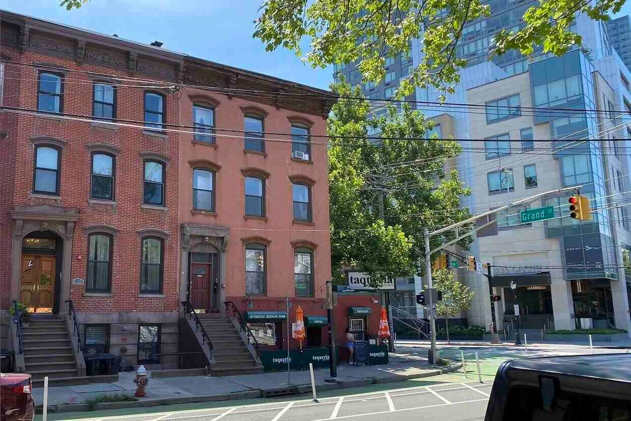 Foto principal - 236 Grove St