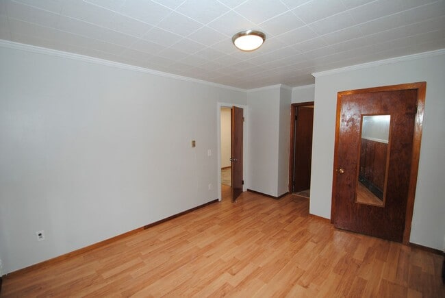 Building Photo - B St (505)