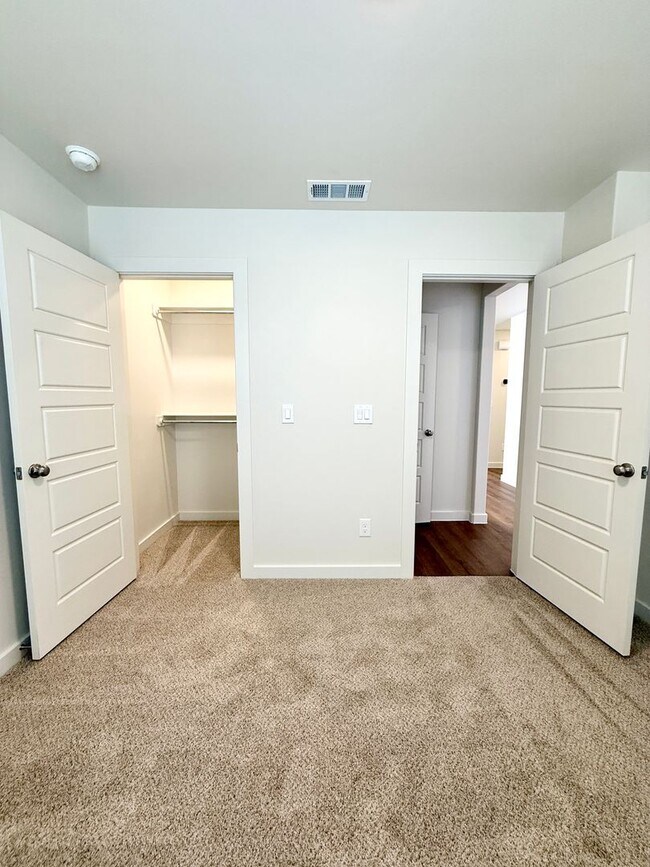 Foto del edificio - Brand New 3/2/2 Build Located On Cul-De-Sac In Matador Pointe!