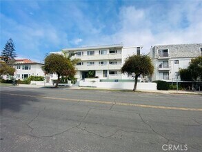 Building Photo - 1033 3rd St