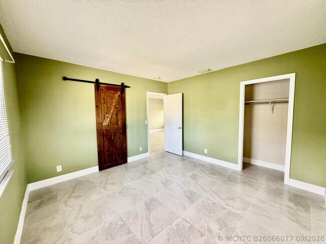 Foto del edificio - 1691 W 26th St