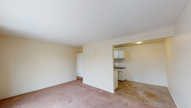 Photo du bâtiment - 9807-9108 108 Ave