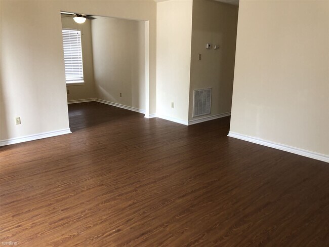 Foto del edificio - 3 br, 2 bath Duplex - Sara Street Duplexes...