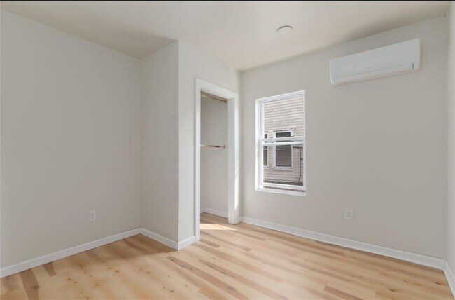 Foto del edificio - 458-458 Smithfield Ave