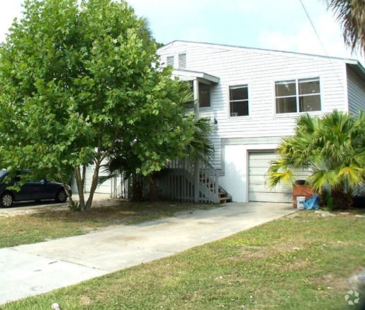 Front of Duplex (right) - 7030 Oelsner St