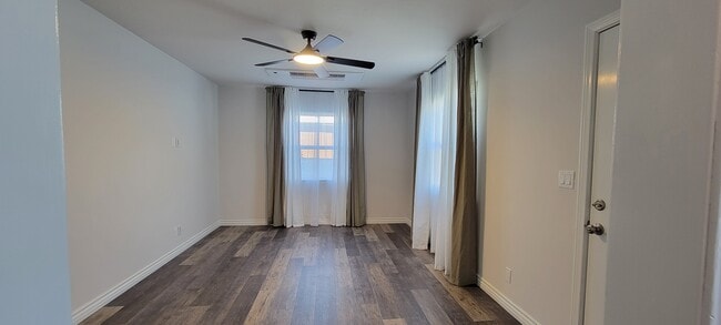 Foto del edificio - 329 W Walnut Ave