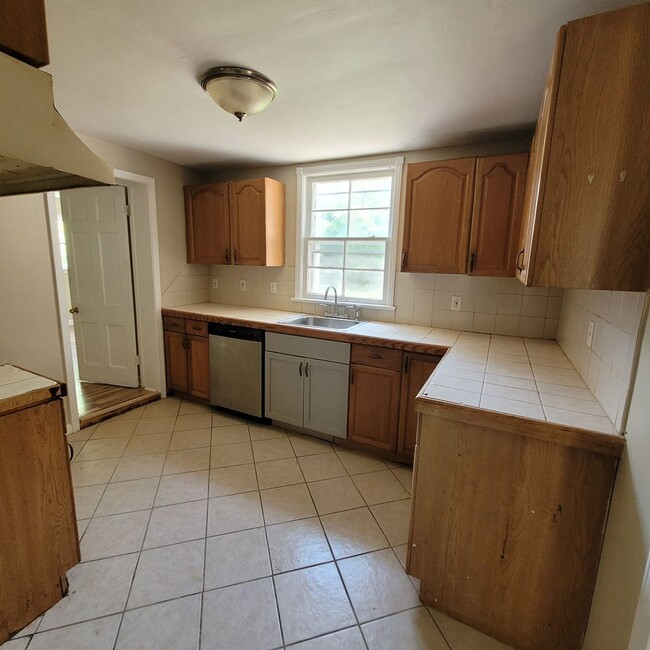 Building Photo - Single Family Home 3 beds 2 bath FOR RENT!