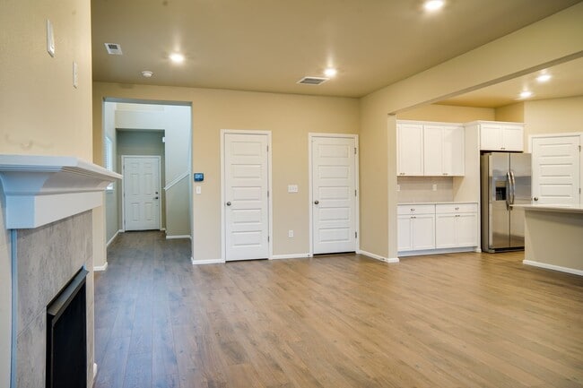 Building Photo - Luxurious newer Lennar  home