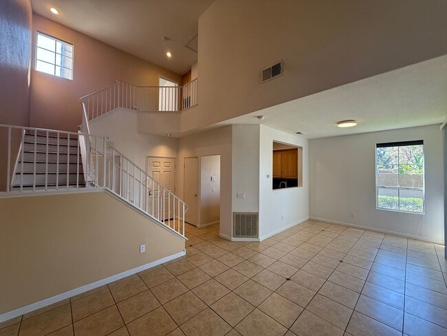 Building Photo - Stunning 2B/2.5BA house available for leas...