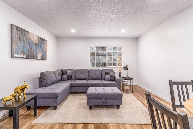 Foto del edificio - 10417 E 4th Ave