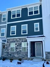 Building Photo - 815 Basswood Gln Trl