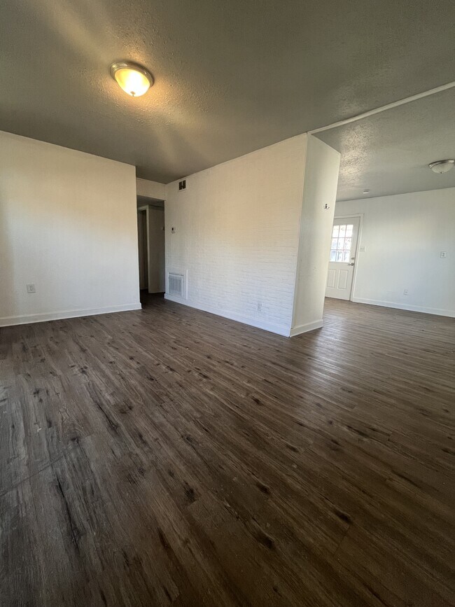 Foto del edificio - 715 St Barbara Ln