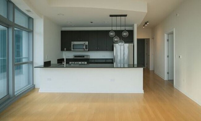 Foto del edificio - 303 W Ohio St