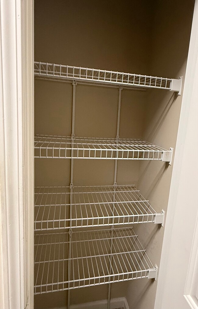 Large Kitchen Pantry - 1755 Central Park Rd