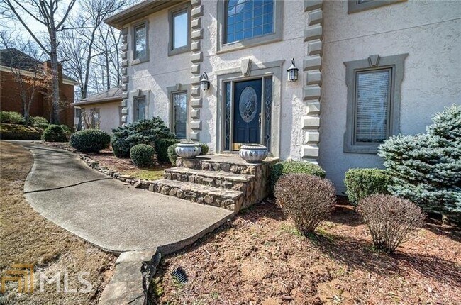Building Photo - 850 Ferncroft Ct