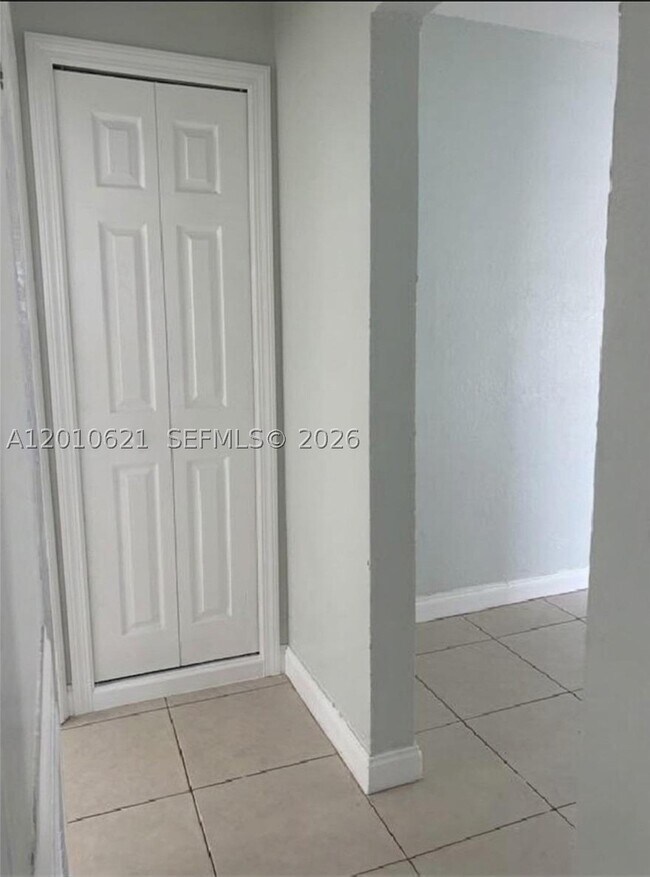 Foto del edificio - 2412 SW 11th St