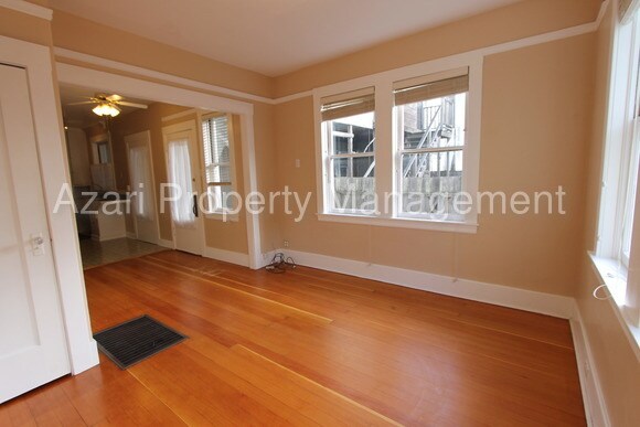 Building Photo - 509 16th Ave