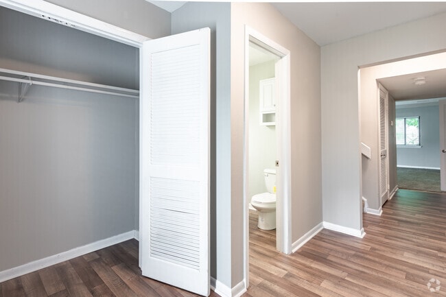 Building Photo - Willow Oaks