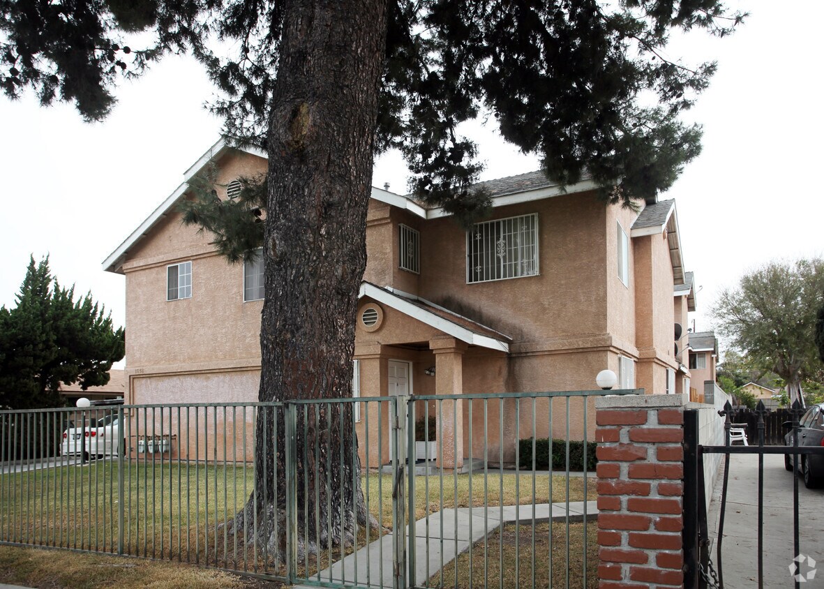 Foto del edificio - 1056-1058 Larimore Ave