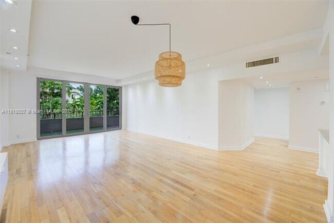 Building Photo - 151 Crandon Blvd