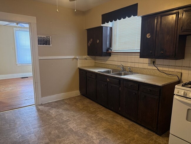 Foto del edificio - 209 N English Ave