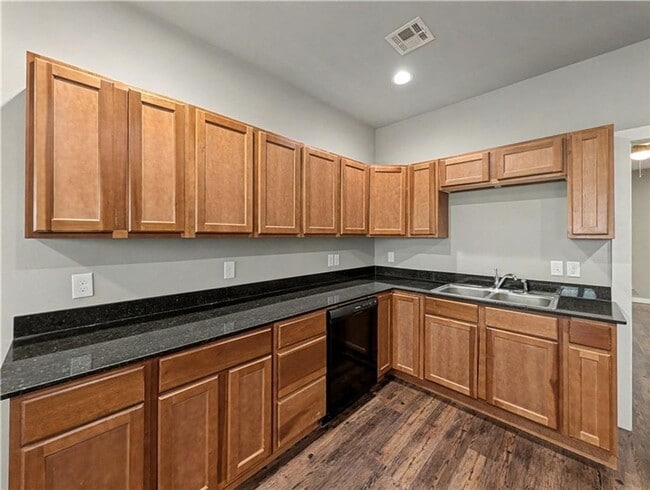 Building Photo - 862 Oakwood Ct