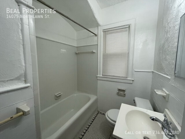 Building Photo - 14075 Northlawn St
