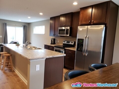 Foto del edificio - 7359 146th Crossing NW