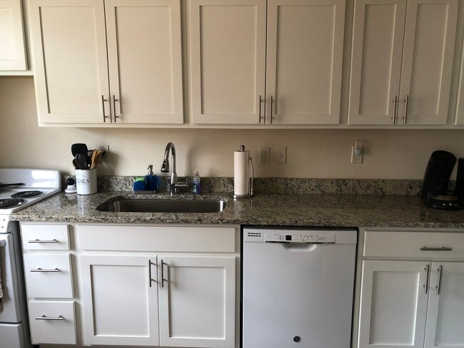 1 bed/ 1 Bath Kitchen - Embassy House