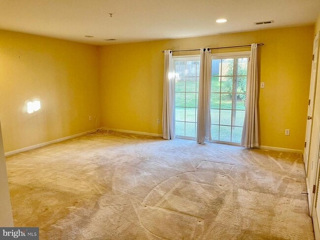 Building Photo - 1047 Lily Way