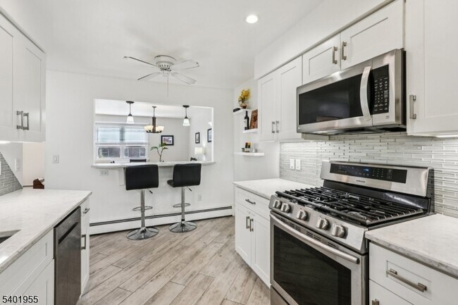 Foto del edificio - 421 Bloomfield Ave